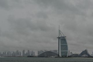Poručit dešti. Emiráty sází v boji proti suchu na osévání mraků - Novinky